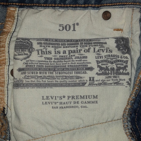 Size 25 Levi’s 501 high-rise light wash shorts - Picture 6 of 8